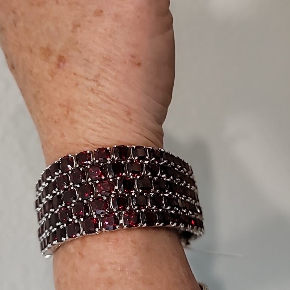 Mozambique Garnet bracelet NWT - Picture 8 of 8